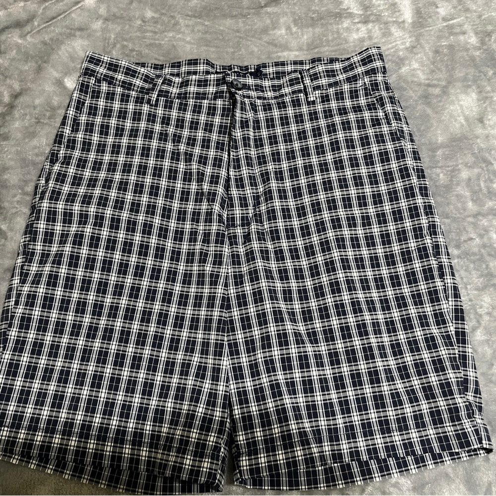 Chaps golf shorts size 33